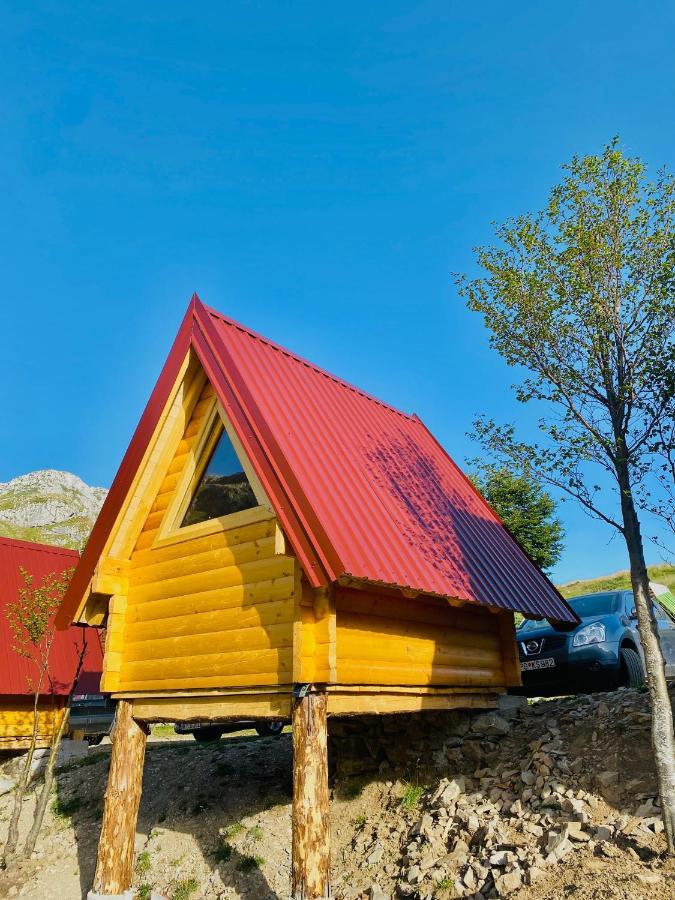 Kapetanovo Jezero Bungalov Acomodação com café da manhã Podgorica Exterior foto