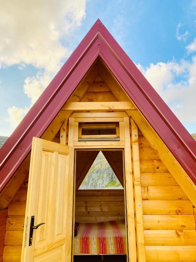Kapetanovo Jezero Bungalov Acomodação com café da manhã Podgorica Exterior foto