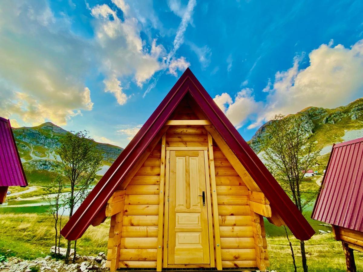 Kapetanovo Jezero Bungalov Acomodação com café da manhã Podgorica Exterior foto