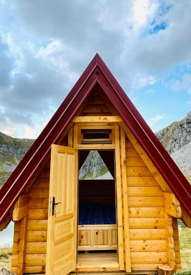 Kapetanovo Jezero Bungalov Acomodação com café da manhã Podgorica Exterior foto