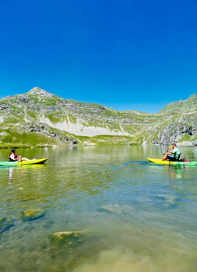 Kapetanovo Jezero Bungalov Acomodação com café da manhã Podgorica Exterior foto