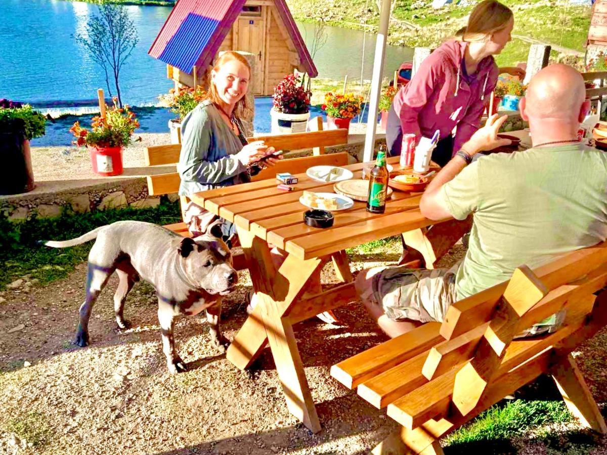 Kapetanovo Jezero Bungalov Acomodação com café da manhã Podgorica Exterior foto
