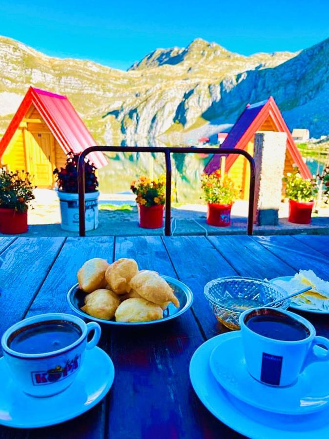 Kapetanovo Jezero Bungalov Acomodação com café da manhã Podgorica Exterior foto